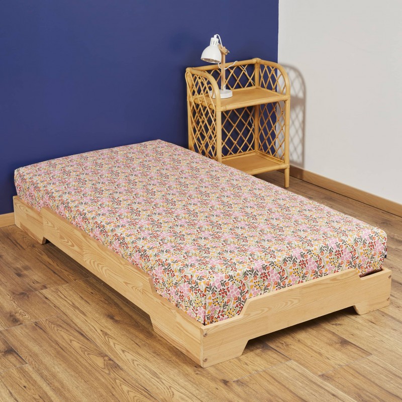 Drap housse Isaure sur lit de présentation
