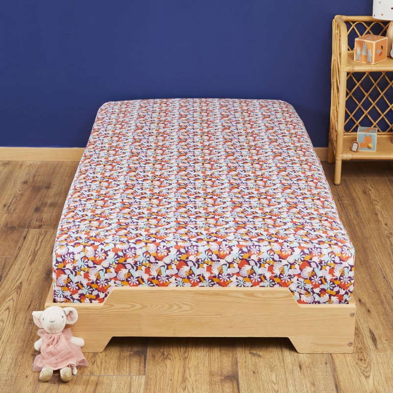 Drap housse Joséphine sur lit en bois