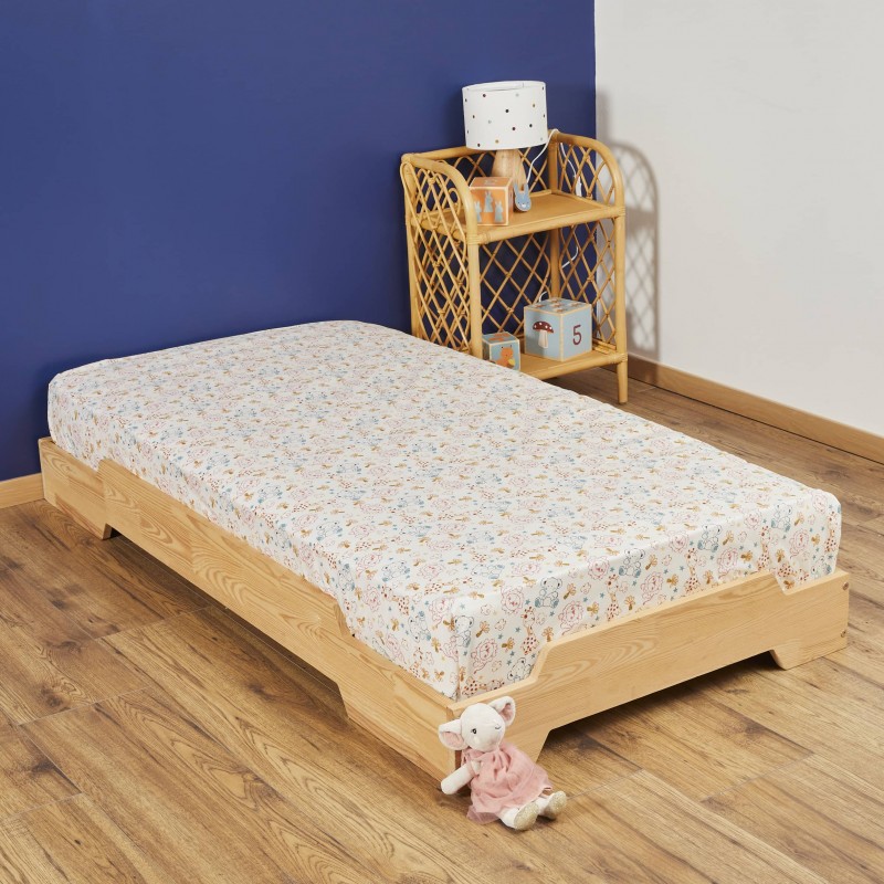 Drap housse Basile sur lit en bois