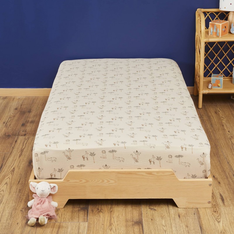 Drap housse Gaspard sur lit en bois