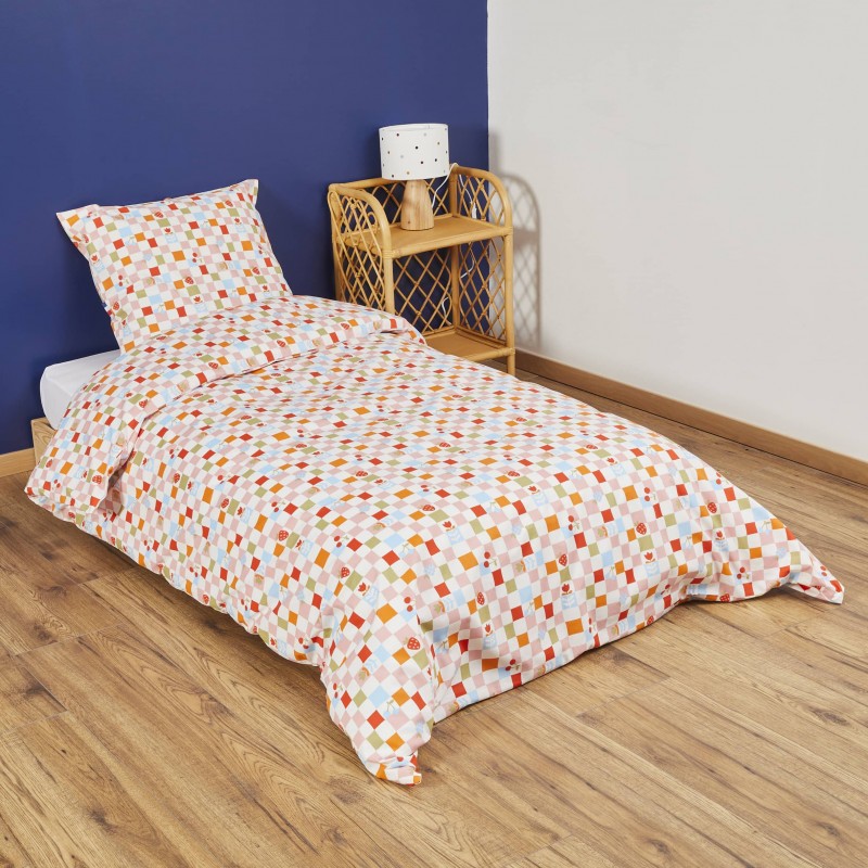Parure de lit Colette sur lit en bois