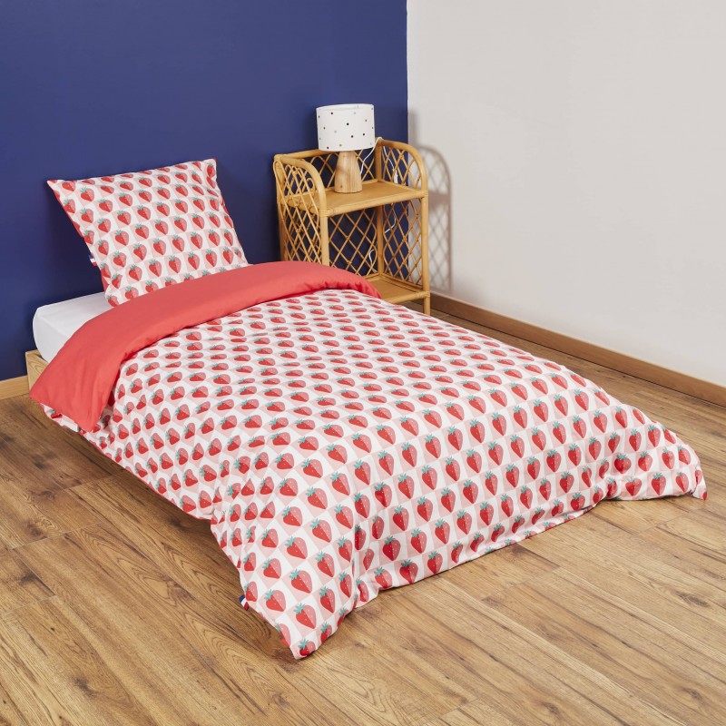 Parure de lit Fraises sur lit en bois