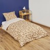 Parure de lit Mila sur lit en bois
